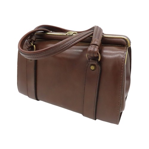 280 - VINTAGE BROWN LEATHER DOCTORS STYLE HANDBAGSturdy brown leather small doctors style handbag with yel... 