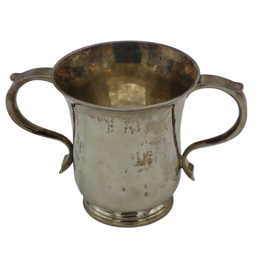 683 - AN EARLY GEORGE III SILVER PRESENTATION CUP, with two elegant scrolling handles, raised on a spreadi... 