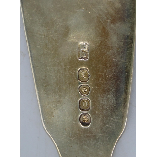 656 - A GEORGE IV SILVER FISH SLICE, fiddle, thread and shell pattern with pierced decoration, marked W.B,... 