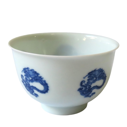 338 - A BLUE AND WHITE 'DRAGON' MEDALLION BOWL20TH CENTURYwith an apocryphal Kangxi six character mark 9cm... 