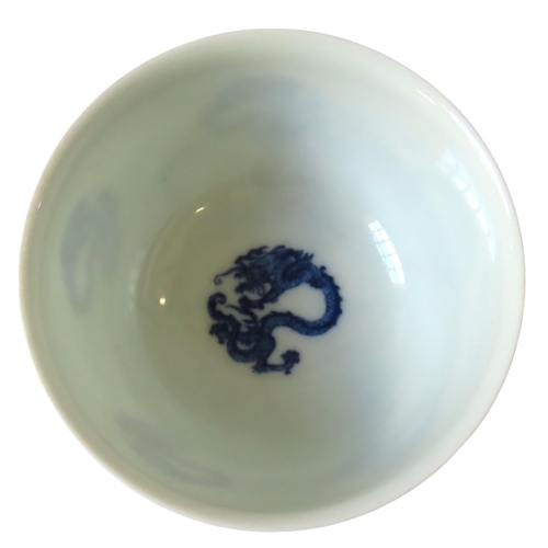 338 - A BLUE AND WHITE 'DRAGON' MEDALLION BOWL20TH CENTURYwith an apocryphal Kangxi six character mark 9cm... 