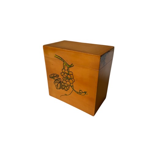 293 - A CHINESE WOODEN BOX AND COVER10cm x 10cm x 6cm