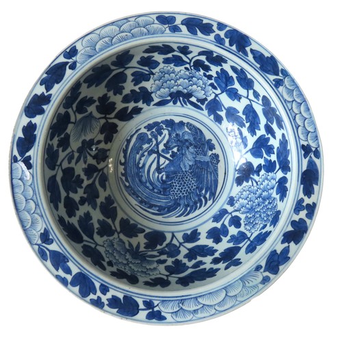 728 - A CHINESE BLUE AND WHITE BASIN. 19TH/20TH CENTURY, circular tapering form, the central roundel paint... 