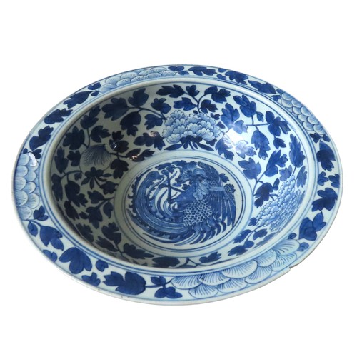 728 - A CHINESE BLUE AND WHITE BASIN. 19TH/20TH CENTURY, circular tapering form, the central roundel paint... 