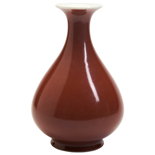 101 - A COPPER-RED-GLAZED PEAR-SHAPED VASE, YUHUCHUNPINGQIANLONG SEAL MARK AND OF THE PERIOD清 乾隆 祭红釉’玉壶春‘瓶... 