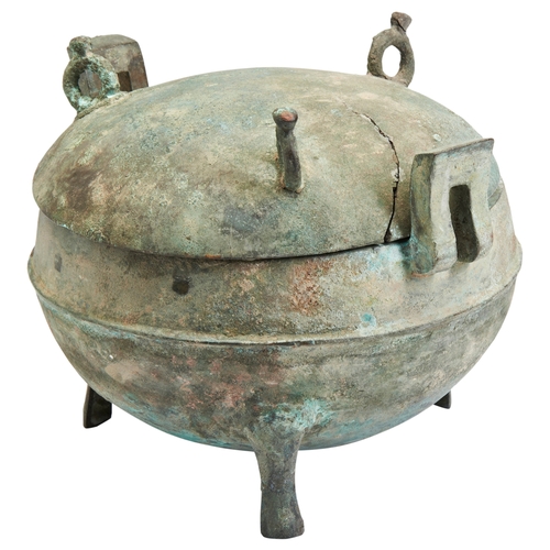 30 - A BRONZE RITUAL TRIPOD FOOD VESSEL, DINGHAN DYNASTY青铜鼎及盖 汉of plain compressed globular form, the sha... 