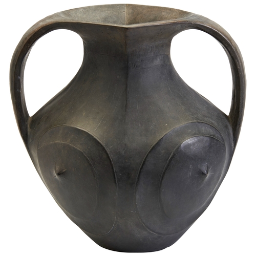 28 - A LARGE BLACK POTTERY TWIN-HANDLED AMPHORAHAN DYNASTY黑陶双耳罐 汉with incised decoration around neck, and... 