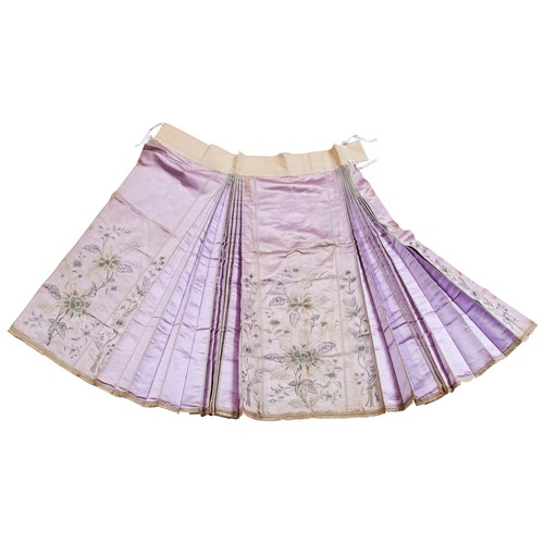 344 - A LILAC-GROUND EMBROIDERED SILK SKIRT (QUN) LATE QING DYNASTY刺绣裙  晚清embroidered in silver stitch wit... 