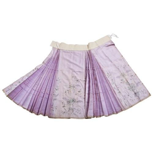 344 - A LILAC-GROUND EMBROIDERED SILK SKIRT (QUN) LATE QING DYNASTY刺绣裙  晚清embroidered in silver stitch wit... 