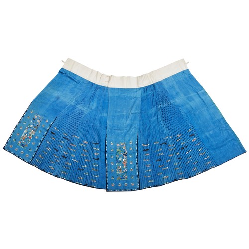 345 - A BLUE-GROUND PLEATED SILK SKIRT (QUN)LATE QING DYNASTY刺绣裙  晚清embroidered with brightly coloured flo... 