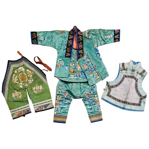 350 - A CHILDS GREEN-GROUND EMBROIDERED SILK ENSEMBLE刺绣童服  晚清LATE QING DYNASTYfinely worked in counted sti... 