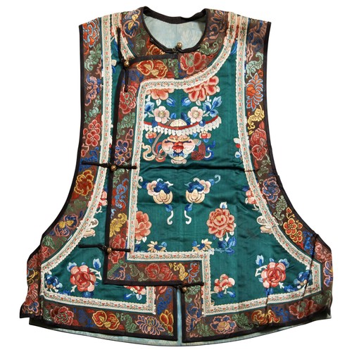 354 - A GREEN-GROUND EMBROIDERED SILK INFORMAL WAISTCOAT (JINSHEN)LATE QING DYNASTY刺绣马褂  晚清finely worked i... 