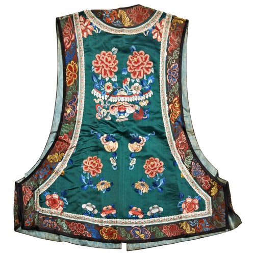 354 - A GREEN-GROUND EMBROIDERED SILK INFORMAL WAISTCOAT (JINSHEN)LATE QING DYNASTY刺绣马褂  晚清finely worked i... 