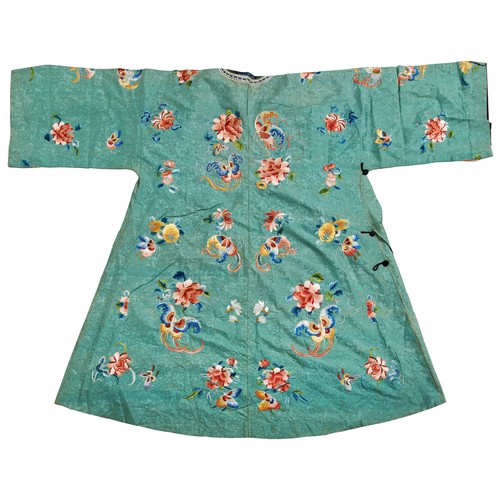 356 - A GREEN-GROUND EMBROIDERED SILK INFORMAL ROBELATE QING DYNASTY刺绣女服 晚清the green brocade ground finely... 