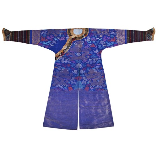 358 - A BLUE-GROUND BROCADE SUMMER GAUZE 'DRAGON' ROBE (JIFU)QING DYNASTY, 19TH CENTURY藏青地龙纹纳纱縤绣金丝龙纹吉服  清1... 