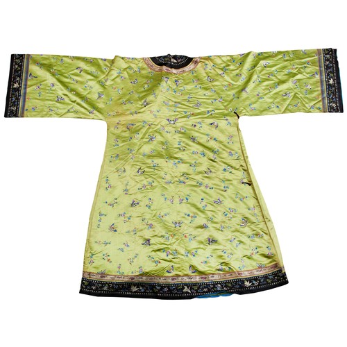 359 - A LIME-GREEN EMBROIDERED SILK INFORMAL ROBELATE QING DYNASTY黄地刺绣女服 晚清embroidered with brightly colou... 