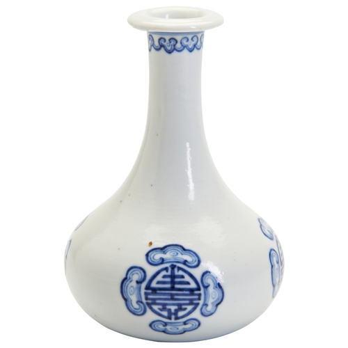 60 - A SMALL CHINESE BLUE AND WHITE 'SHOU-MEDALLION' BOTTLE VASE19TH / 20TH CENTURY青花团寿纹瓶 大清乾隆年制 19/20世纪t... 