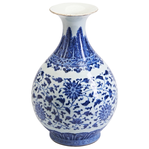 62 - A BLUE AND WHITE PEAR-SHAPED MING-STYLE 'LOTUS VASE, YUHUCHUNPINGQING DYNASTY, 18TH CENTURY青花‘玉壶春’瓶 ... 