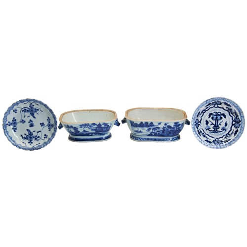 75 - TWO BLUE AND WHITE DISHESKANGXI PERIOD (1662-1722)青花花卉纹瓷碟瓷盆一组 清 one with a cafe-au-lait back, 13.5cm... 