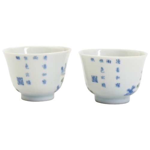 198 - A PAIR OF FAMILLE VERTE 'HIBISCUS' MONTH CUPSKANGXI SIX CHARACTER MARK, 19TH CENTURY青花五彩花卉诗文杯一对 大清康熙... 