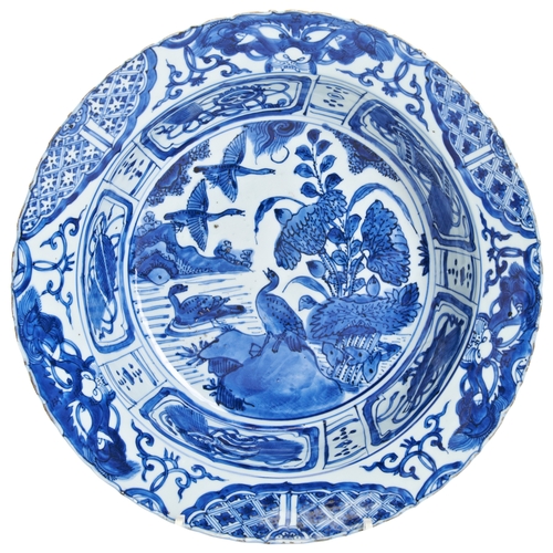 76 - A FINE CHINESE PORCELAIN BLUE AND WHITE DEEP 'KRAAK' BASIN WANLI, 1573-1619青花花鸟克拉克纹盘 万历 1537-1619 pa... 