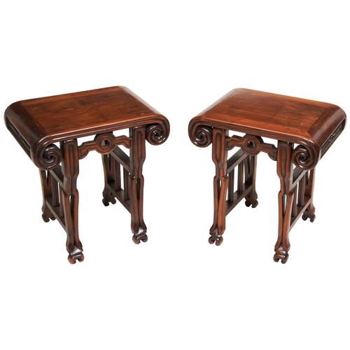 438 - A RARE PAIR OF FINE HONGMU MINIATURE TABLES 1850-1900红木椅 19/20世纪each with double scroll ends, openwo... 