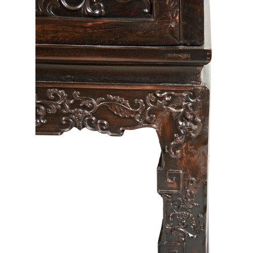 449 - AN IMPRESSIVE CARVED ZITAN THRONE CHAIRMID-QING PERIOD紫檀雕龙椅 清中期the shaped stepped back and sides fin... 