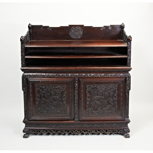 453 - AN UNUSUAL CARVED HUALI-WOOD SIDE CABINETQING DYNASTY, 19TH CENTURY花梨柜子  清 十九世纪 the three quarter ga... 