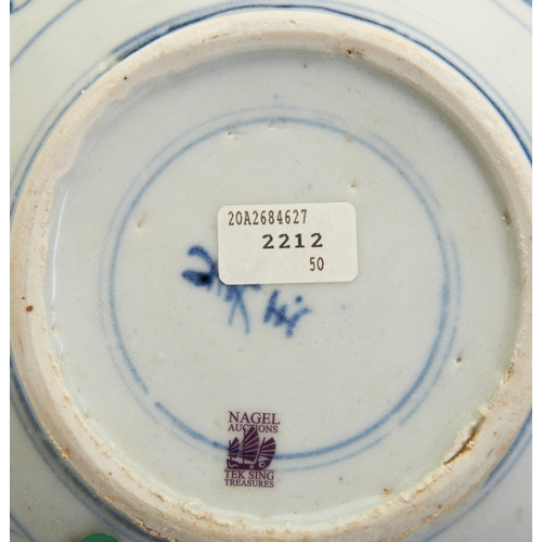 80 - TWO BLUE AND WHITE 'TEK SING' CARGO DISHES青花卷草纹碟两件 清the Tek Sing shipwreck sunk in 1822 and was reco... 