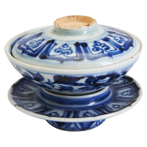 17 - A SMALL AND RARE BLUE AND WHITE 'LOTUS' CUP, COVER AND STANDYUAN DYNASTY (1279-1368)青花盖碗茶盏 元(1279-13... 