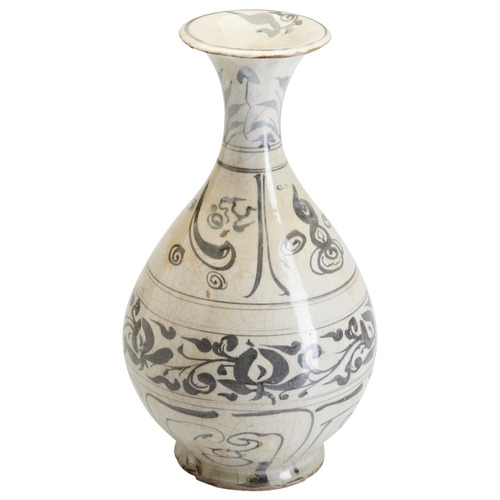 483 - A PORCELAIN YUHUCHUNPING VASE14TH CENTURY, VIETNAM青花‘玉壶春’瓶 14世纪, 越南painted in underglaze red oxidise... 