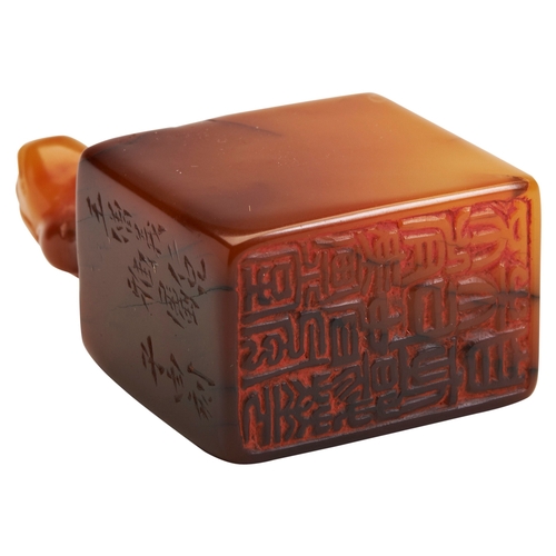 279 - A CARVED 'FURONG' STONE SEAL20TH CENTURY芙蓉洞虎钮印 20世纪surmounted by a Buddhist lion, the sides inscribe... 