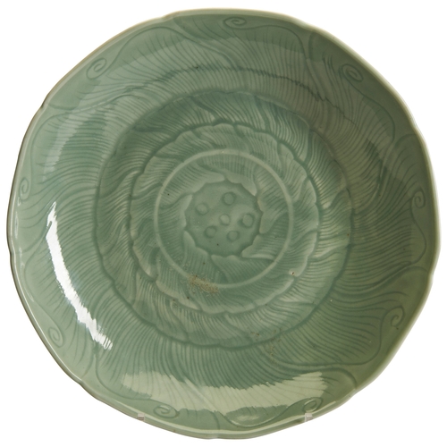 108 - A CELADON GLAZED 'LOTUS' DISH, QIANLONG PERIOD (1736-1795)清 乾隆 青釉莲花纹大盘 (1736-1795)the dish is nicely... 