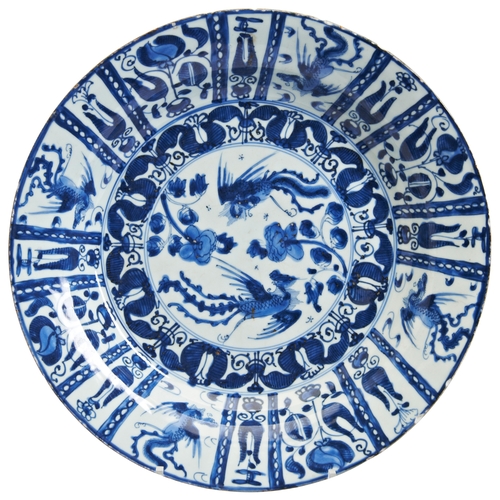 88 - A BLUE AND WHITE 'PHOENIX' DISHKANGXI PERIOD (1662-1722) 青花凤纹盘 清 康熙centrally painted with phoenix an... 