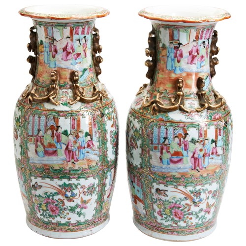 220 - A PAIR OF FAMILLE ROSE BALUSTER VASESQING DYNASTY, 19TH CENTURY广彩人物花卉纹瓶 一对 清 19世纪the sides painted w... 