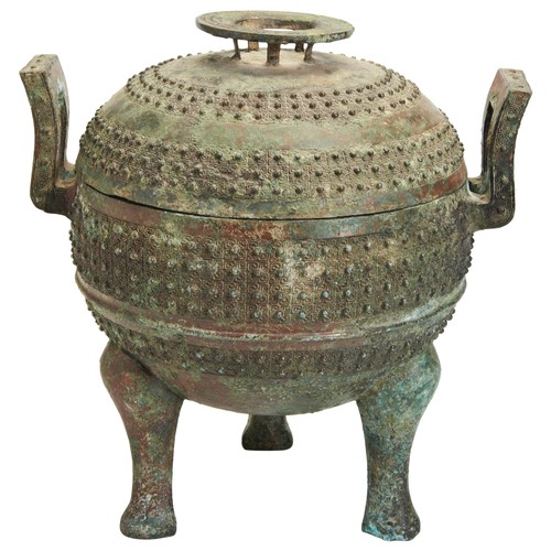 37 - A TRIPOD BRONZE VESSEL 'DING'EASTERN ZHOU DYNSASY (771-256BC)青铜三足鼎及盖 西周(771-256 公元前)the Zhou Dynasty... 