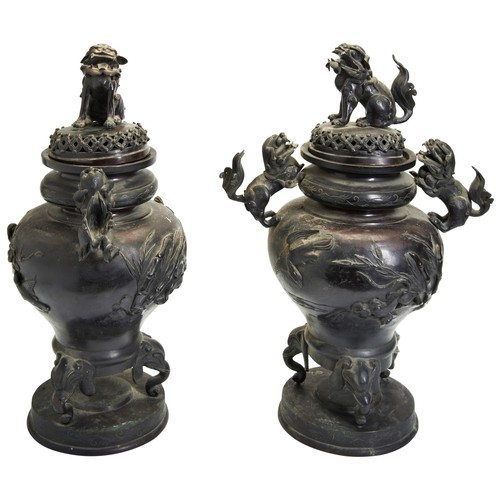 465 - A PAIR OF BRONZE INCENSE BURNERS WITH TWO LION HANDLES AND LID,MEIJI PERIOD狮耳三足铜炉 明治finely casted br... 