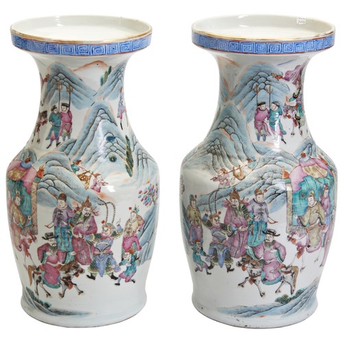 174 - A PAIR OF FAMIILE ROSE VASE WITH WARRIORS SCENE, 19TH CENTURY粉彩人物瓶 一对 19世纪a large pair of famille ro... 