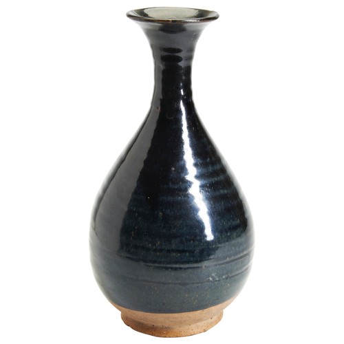 19 - A BLACK GLAZED PEAR SHAPED VASE'YU HU CHUN PING', JIN/YUAN DYNASTY 黑釉’玉壶春‘瓶 金/元the pear-shaped vase ... 