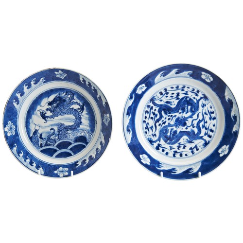 95 - A BLUE AND WHITE 'DRAGON AND CARP' DISHXUANDE CHARACTER MARK, KANGXI PERIOD (1662-1722)青花鱼龙纹盘 两件 清 康... 