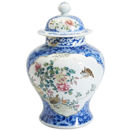 188 - AN UNDERGLAZE BLUE AND FAMILLE ROSE COVERED VASELATE QING / REPUBLIC PERIOD粉彩人物盖罐 清 晚清/民国 the sides ... 