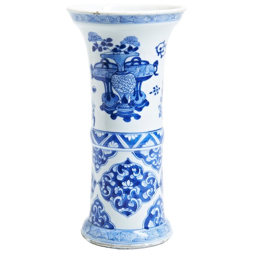 58 - A BLUE AND WHITE 'HUNDRED ANTIQUES' GU-FORM VASE KANGXI PERIOD (1662-1722)青花’博古纹‘花孤  清 康熙the sides d... 