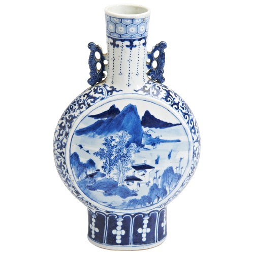 90 - A BLUE AND WHITE MOON FLASKQING DYNASTY, 19TH CENTURY青花抱月瓶 清 19世纪painted to either sides with mounta... 