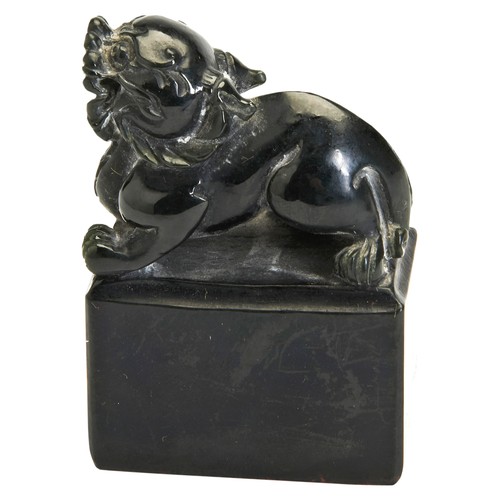 322 - A CARVED HARDSTONE SEAL20TH CENTURY青灰玉印 20世纪surmounted by a recumbent lion, inscribed with the date ... 