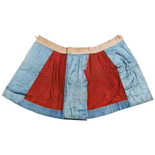 342 - A RED-GROUND PLEATED SILK SKIRT (QUN)LATE QING DYNASTY刺绣裙 晚清the red silk applied with tasseled urn m... 