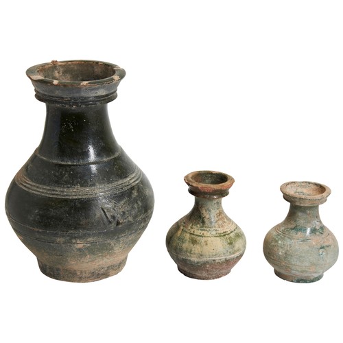 25 - A LARGE GREEN-GLAZED POTTERY JARHAN DYNASTY (206 BC-AD 220)绿釉陶罐一组  汉 (公元前206-公元 220)the baluster sid... 