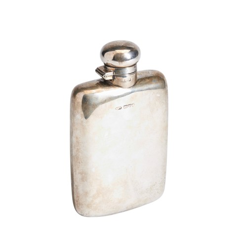 61 - PLAIN HIP FLASK CHESTER 1905 A Plain and un-engraved flask with a bayonet locking lid.13 cm142 g.... 