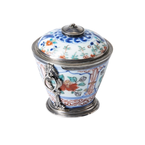 7 - SILVER MOUNTED KANGXI PORCELAIN COVERED CUP The silver mounts marked with early 18th century French ... 