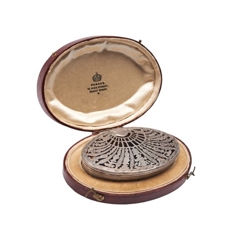 30 - AN OVAL TORTOISE SHELL SNUFF BOX WITH SILVER PIQUE DECORATION, C.1740. The box is offered in a later... 