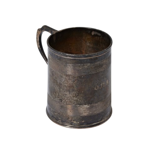 43 - A HALF PINT MUG WITH ENGRAVED BANDS, EDWARD HUTTON LONDON 1886.7.3 cm.111 g.